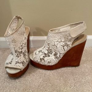 Lucky Brand White Lace Wedges Size 8 1/2